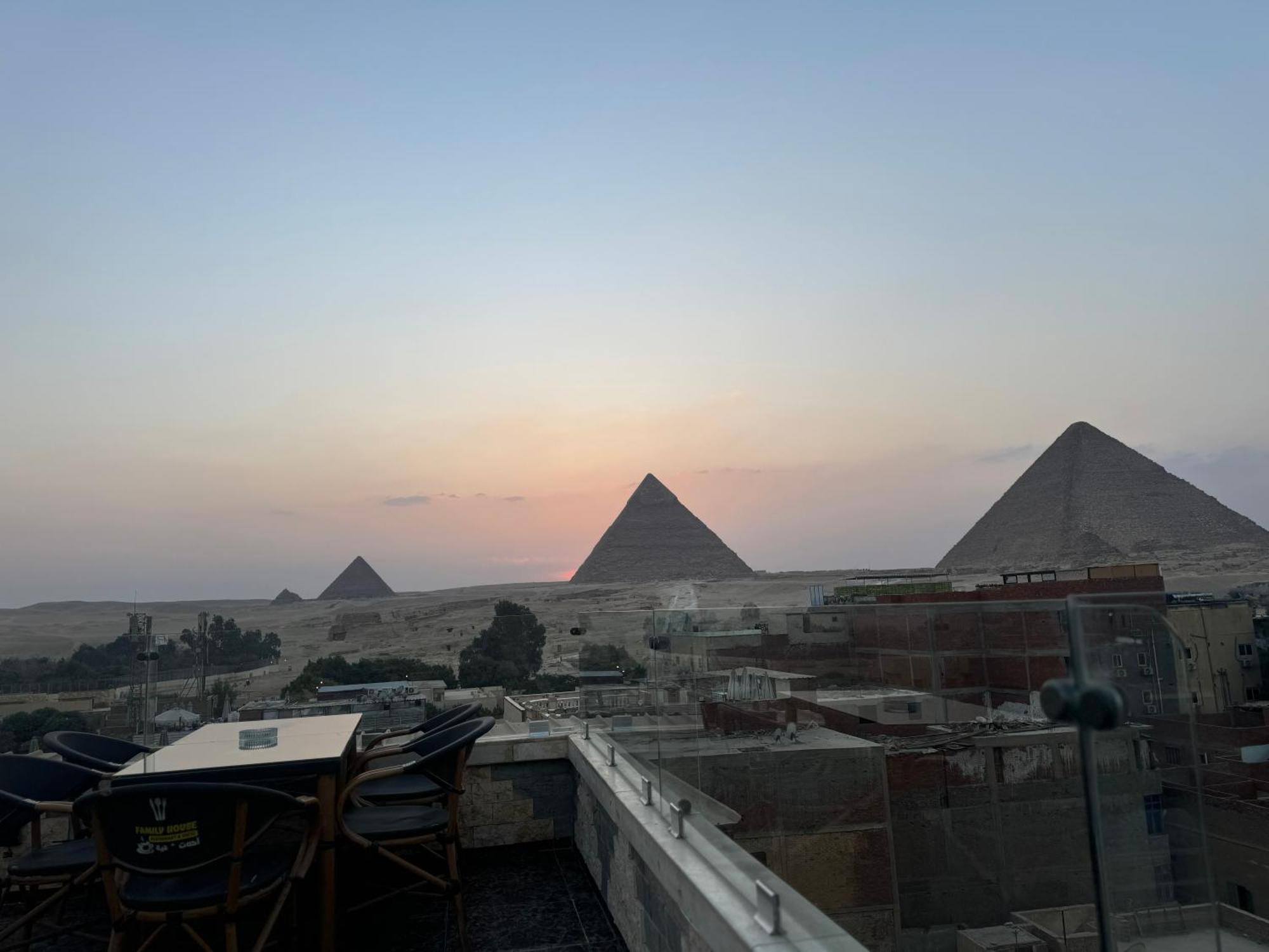 Pyramids And Sphinx Hotel Kafret el-Gabal Exterior photo