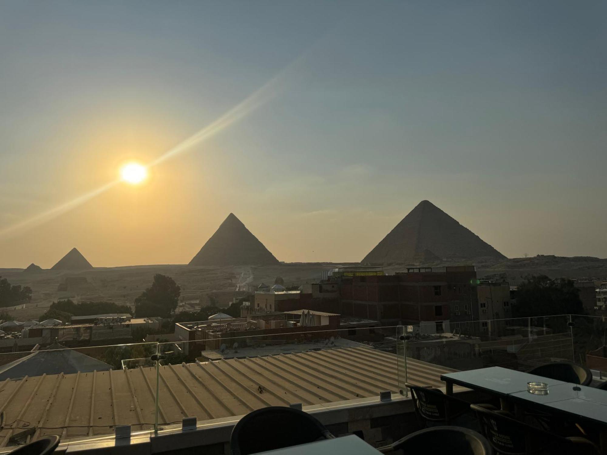 Pyramids And Sphinx Hotel Kafret el-Gabal Exterior photo